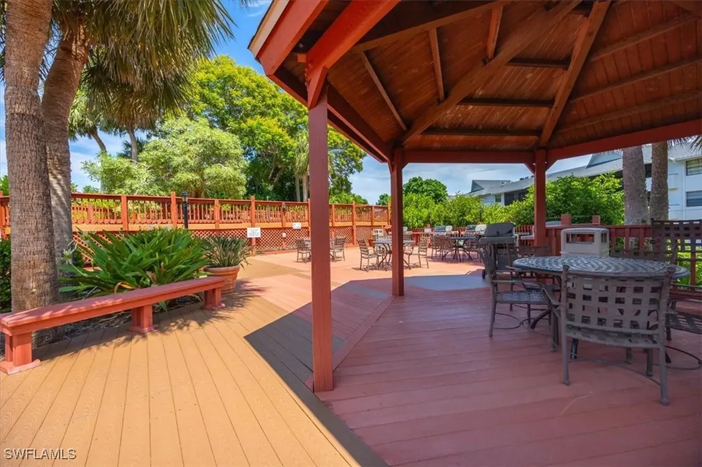 600 Neapolitan Way Naples FL 34103