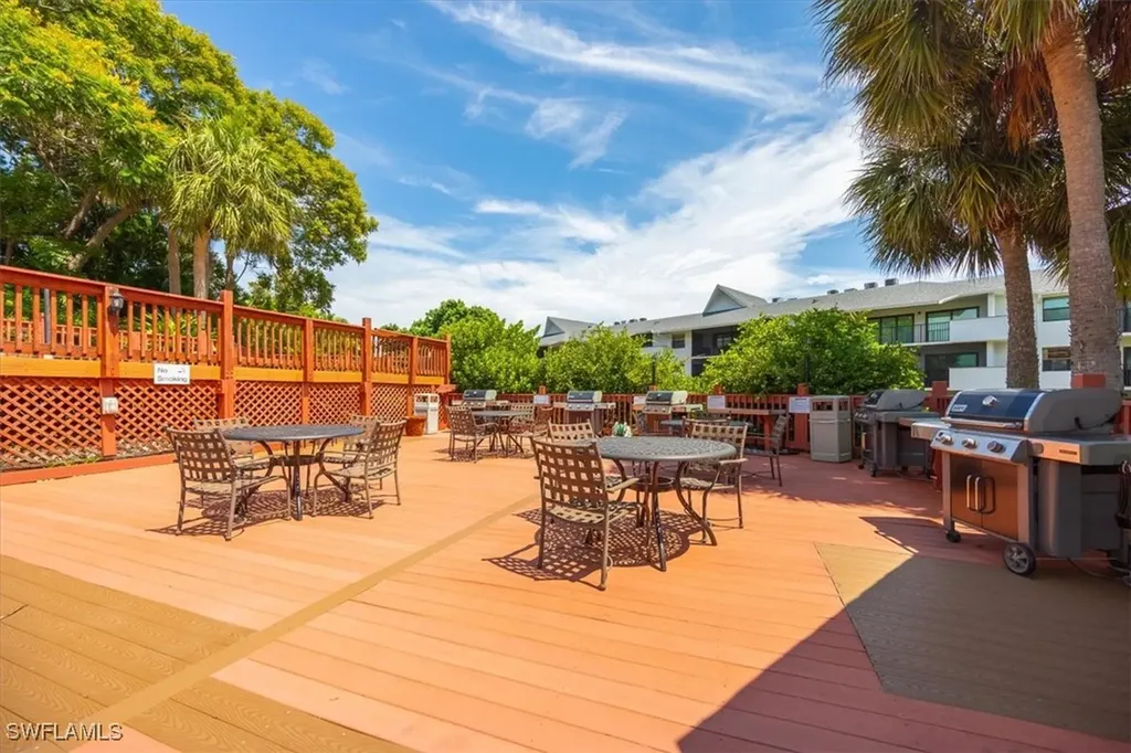 600 Neapolitan Way Naples FL 34103