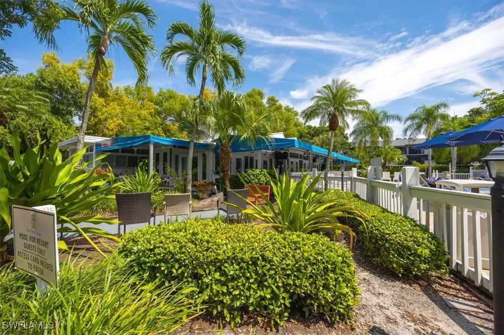 600 Neapolitan Way Naples FL 34103