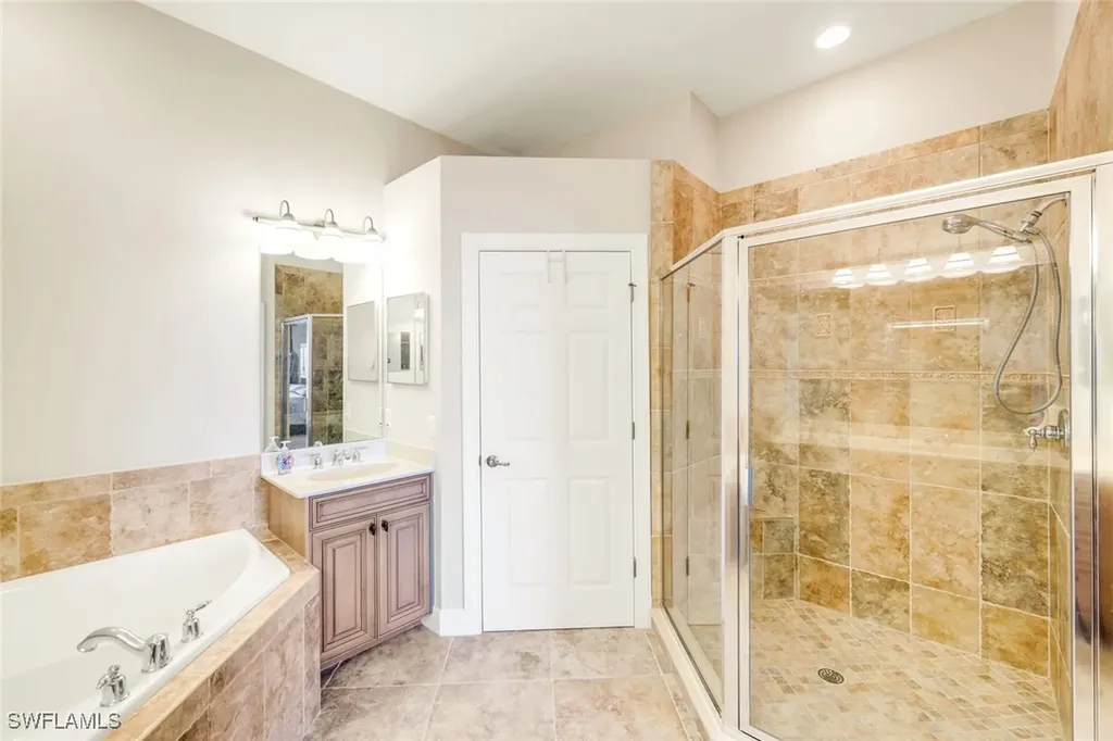 8771 Coastline Court Naples FL 34120