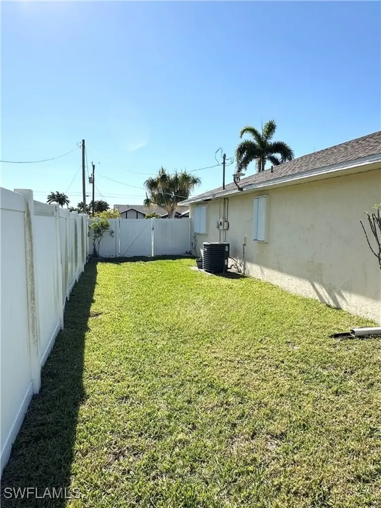 1401 SE 19th Lane Cape Coral FL 33990