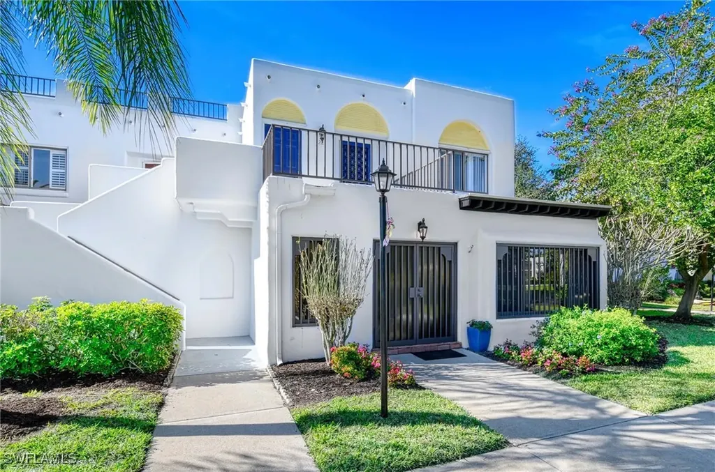 Naples FL, 3308 Europa Drive, Unit 22