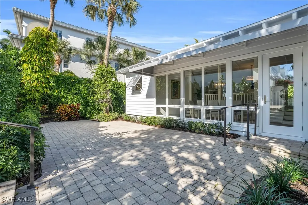 617 Gulf Shore Boulevard N Naples FL 34102