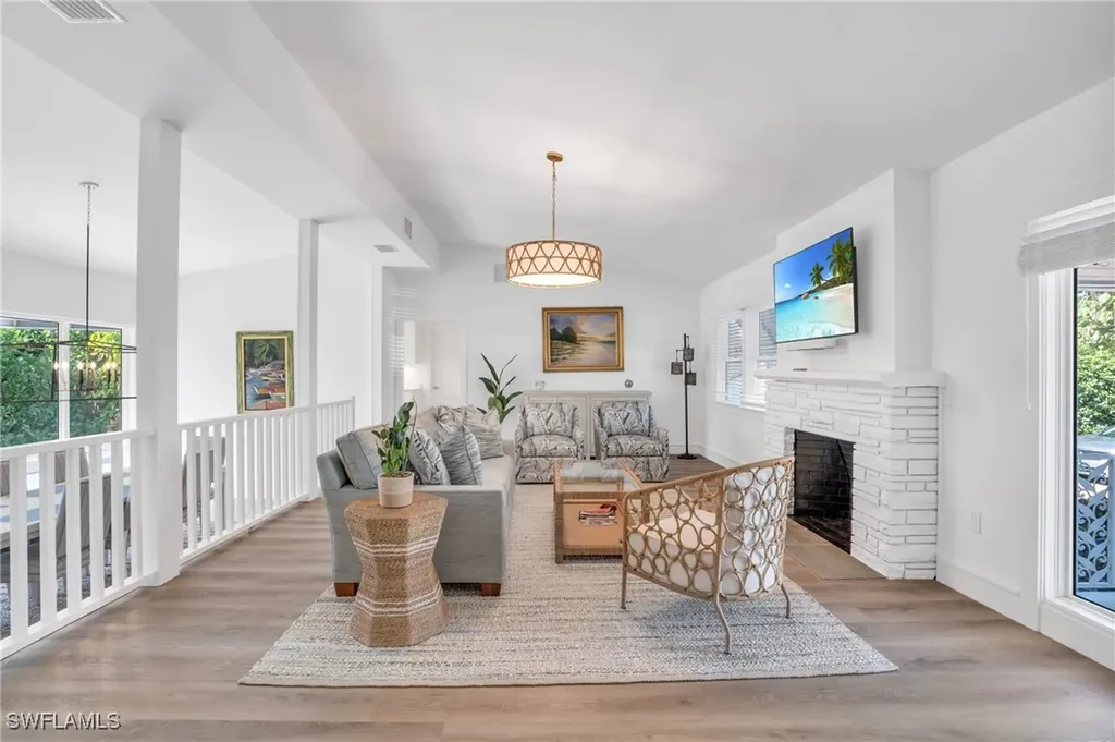 617 Gulf Shore Boulevard N Naples FL 34102