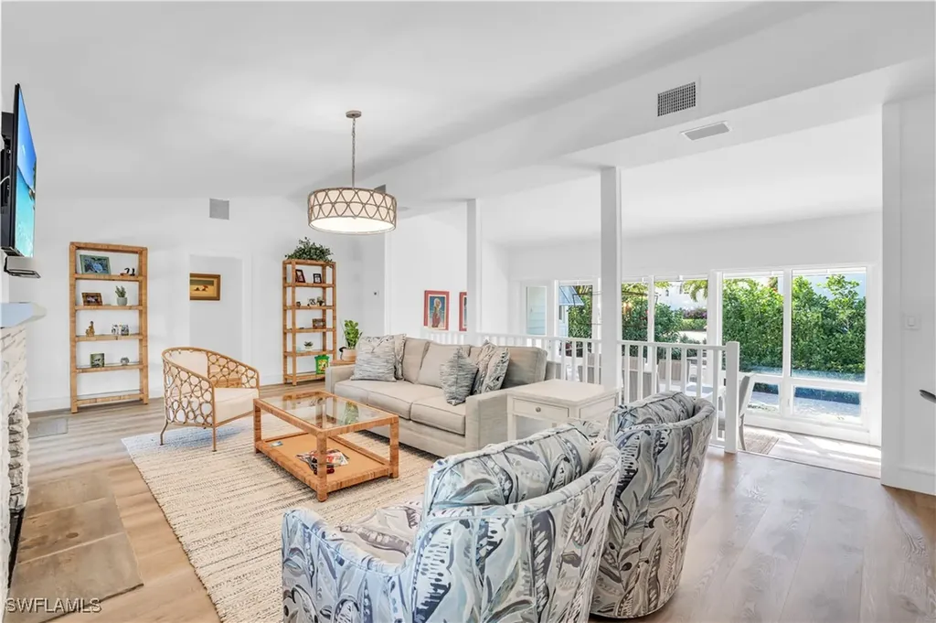 617 Gulf Shore Boulevard N Naples FL 34102