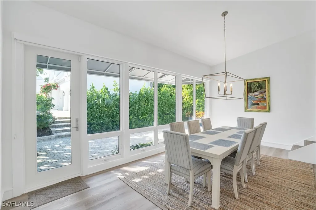 617 Gulf Shore Boulevard N Naples FL 34102