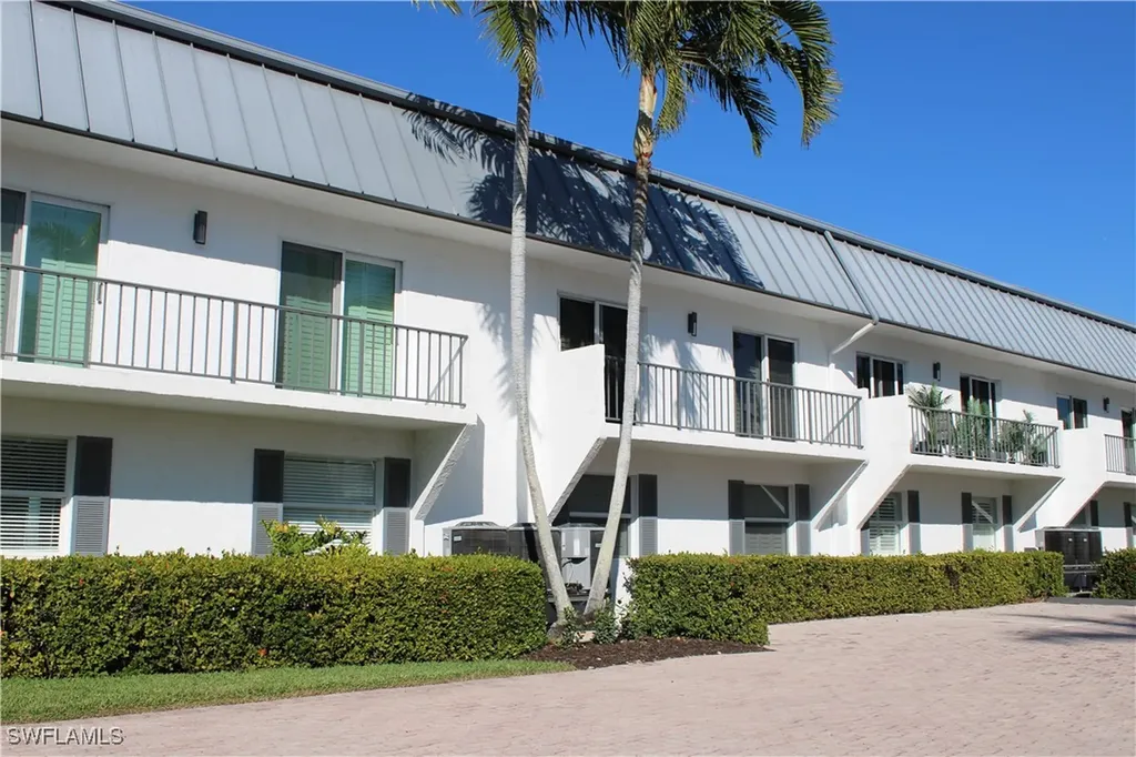 333 Harbour Drive Naples FL 34103