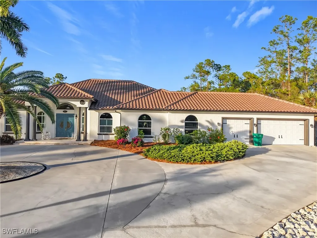 Naples FL, 4411 Pine Ridge Road