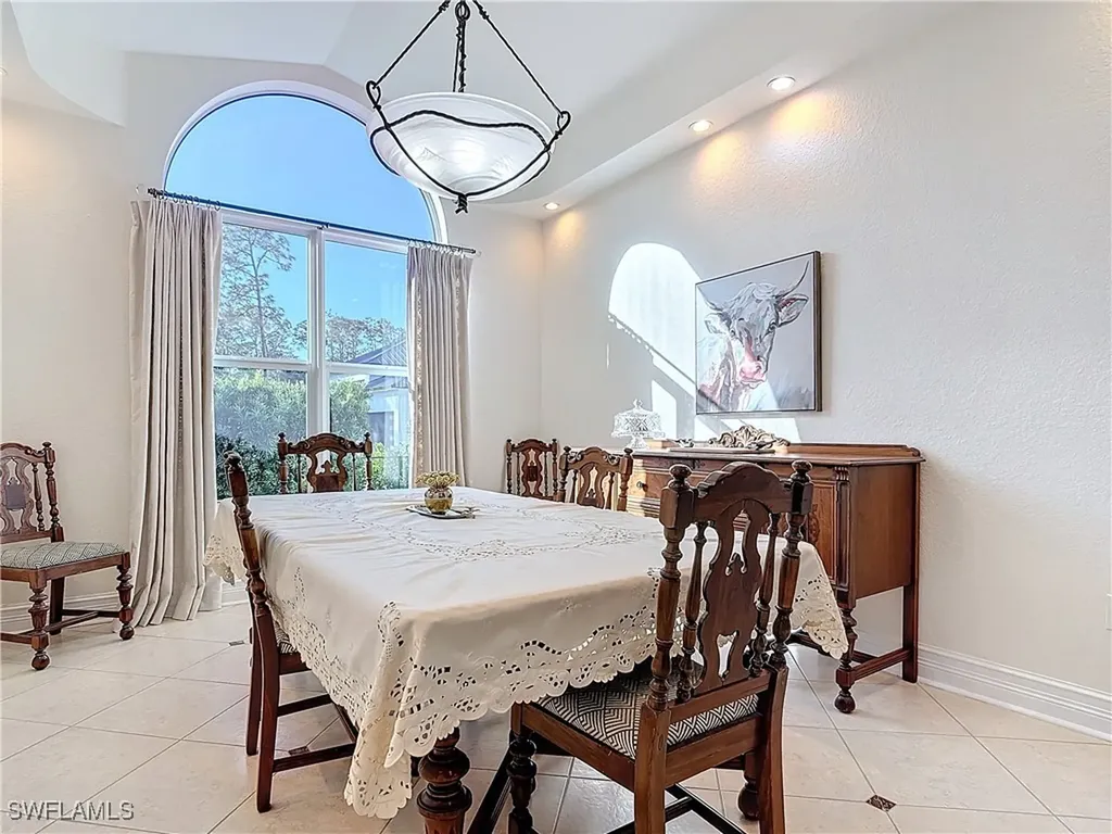 4411 Pine Ridge Road Naples FL 34119