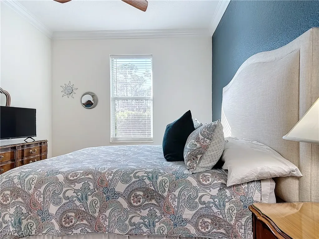 4411 Pine Ridge Road Naples FL 34119