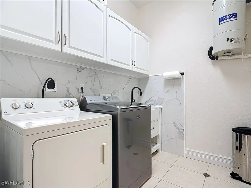 4411 Pine Ridge Road Naples FL 34119