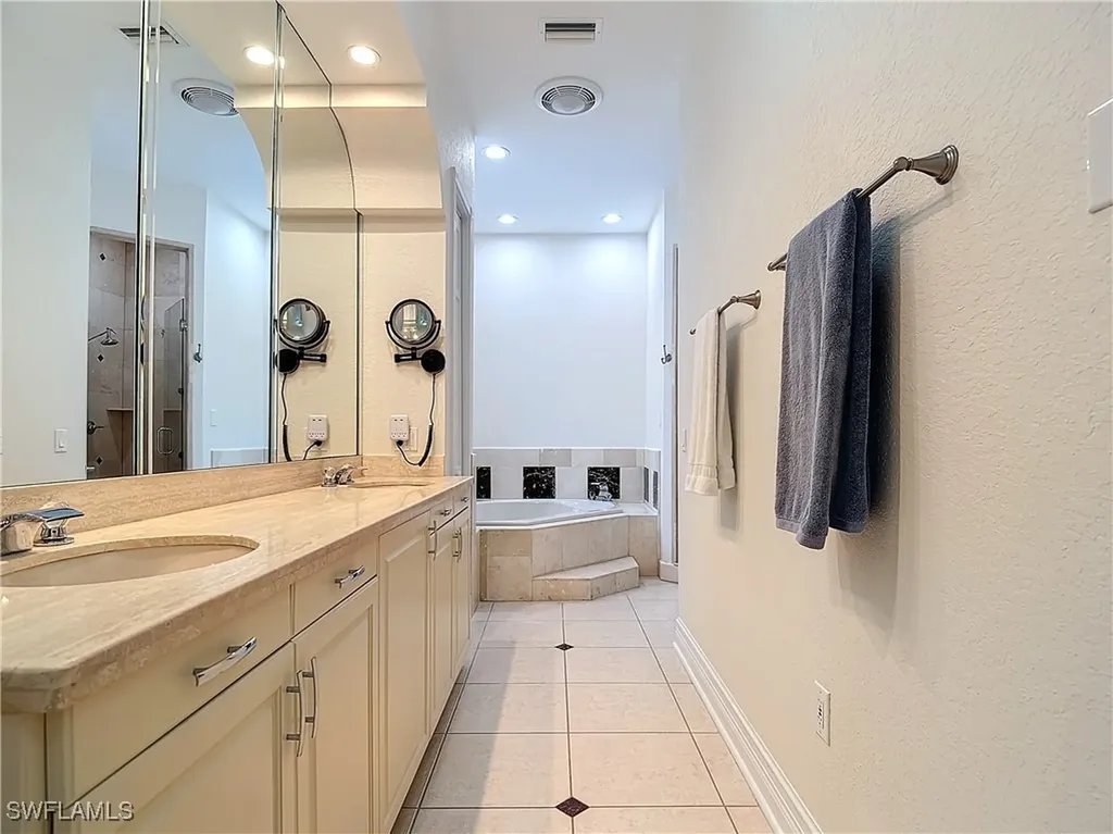 4411 Pine Ridge Road Naples FL 34119