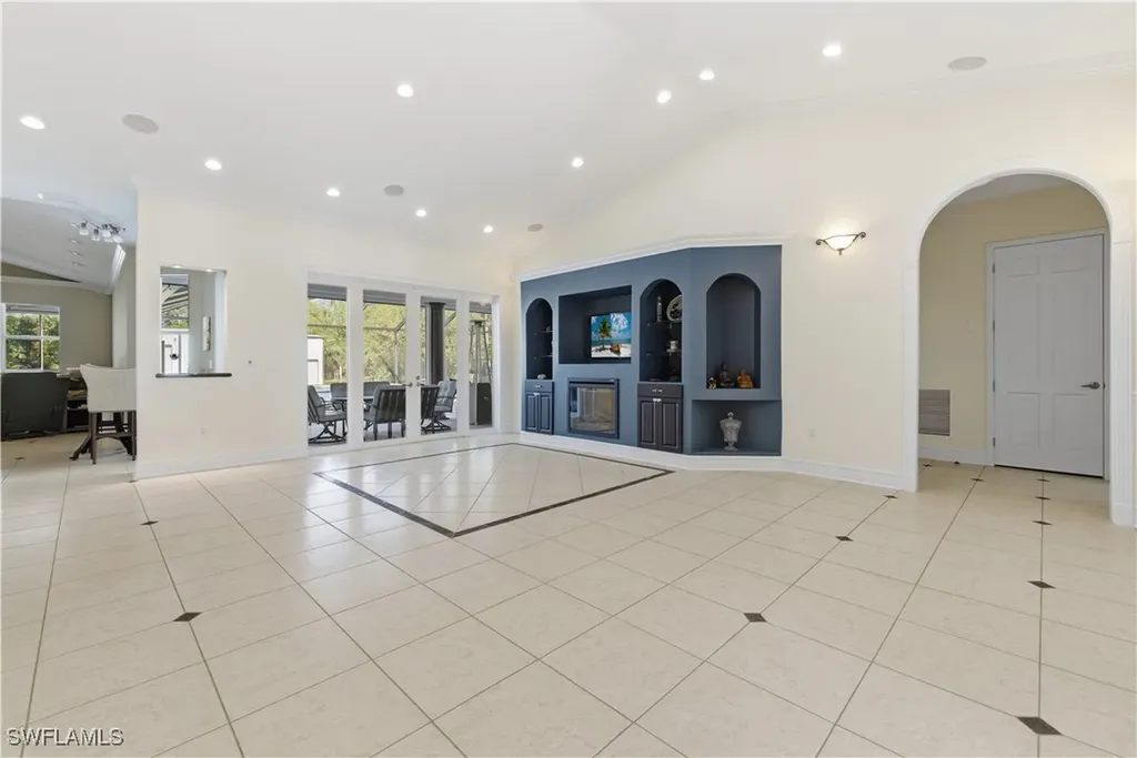 4411 Pine Ridge Road Naples FL 34119