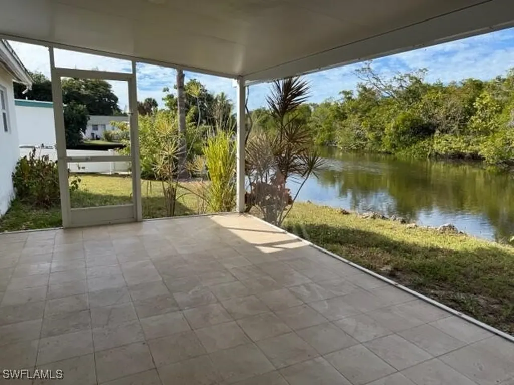 585 14th Street N Naples FL 34102