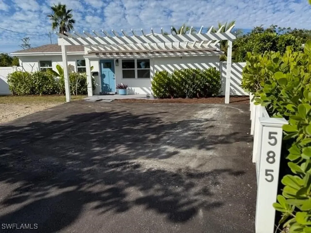 585 14th Street N Naples FL 34102