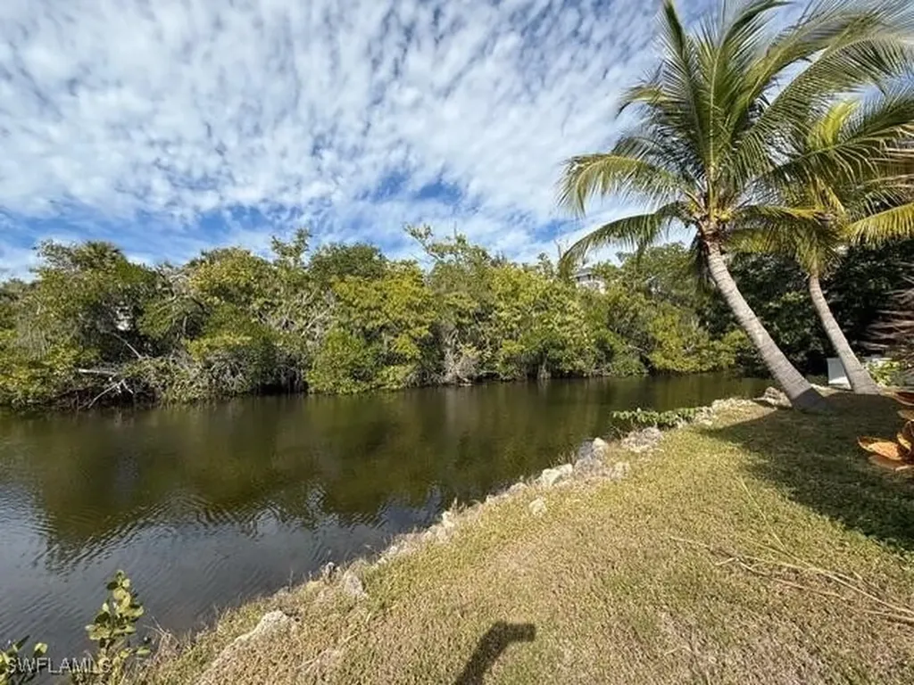 585 14th Street N Naples FL 34102