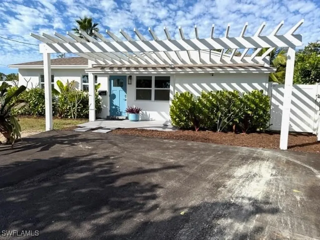 585 14th Street N Naples FL 34102