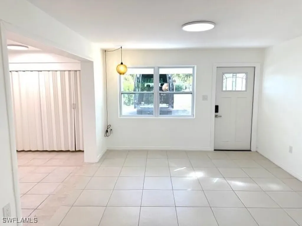 585 14th Street N Naples FL 34102
