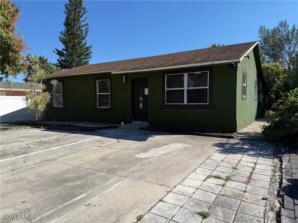 5370 Holland Street Naples FL 34113