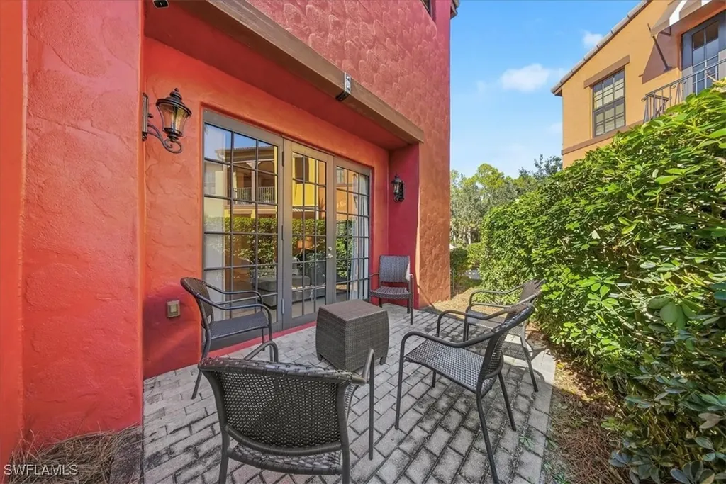 9138 Chula Vista Street Naples FL 34113