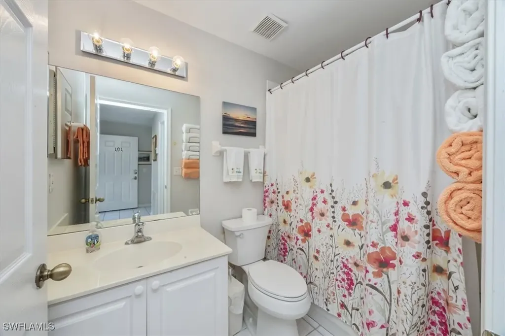 650 Saratoga Circle Naples FL 34104