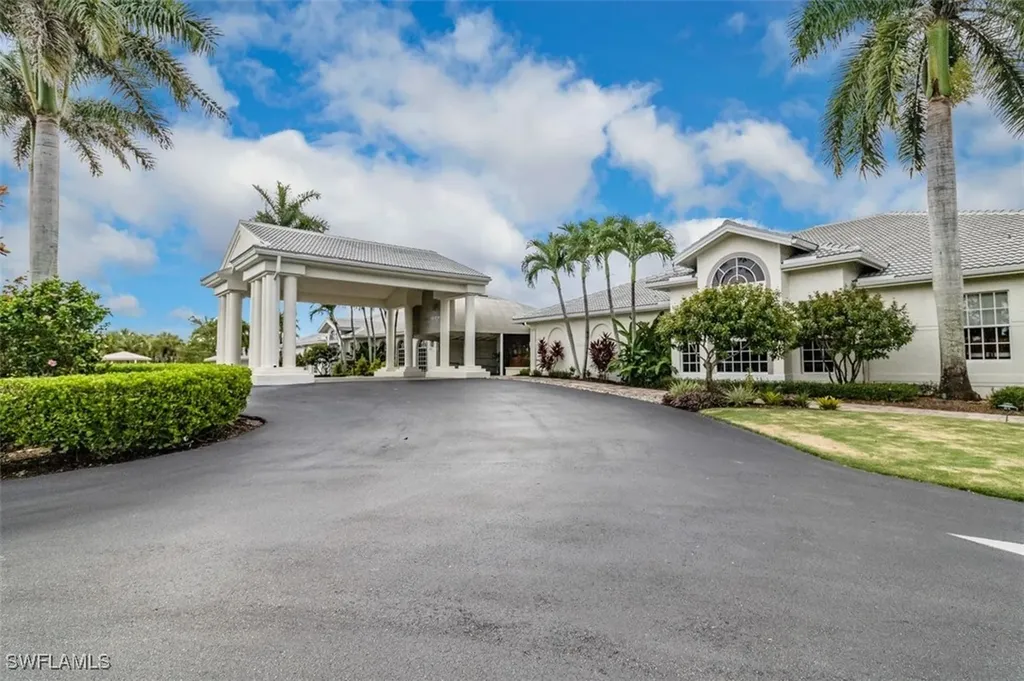 650 Saratoga Circle Naples FL 34104