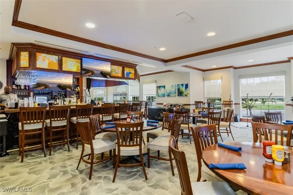 650 Saratoga Circle Naples FL 34104