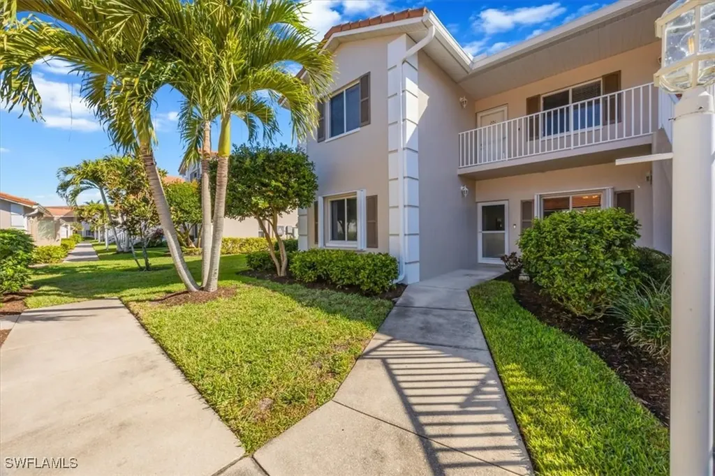 650 Saratoga Circle Naples FL 34104