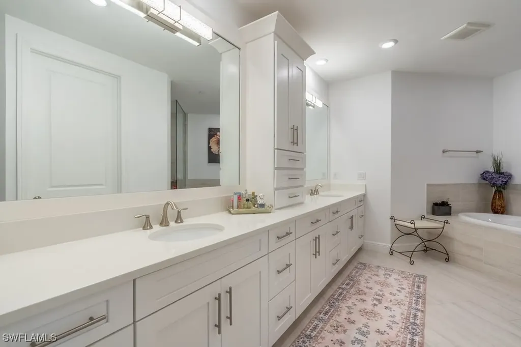 16347 Viansa Way Naples FL 34110