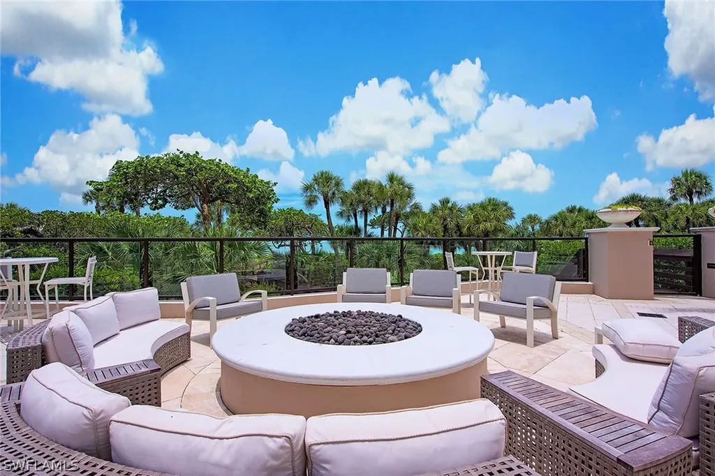 8665 Bay Colony Drive Naples FL 34108