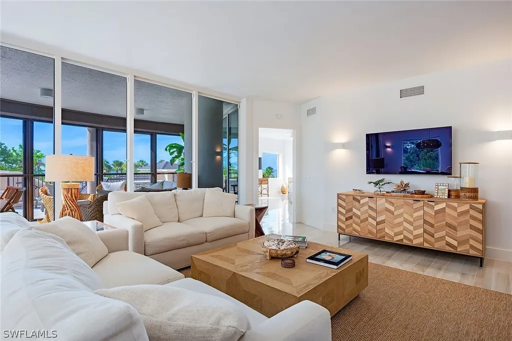 8665 Bay Colony Drive Naples FL 34108