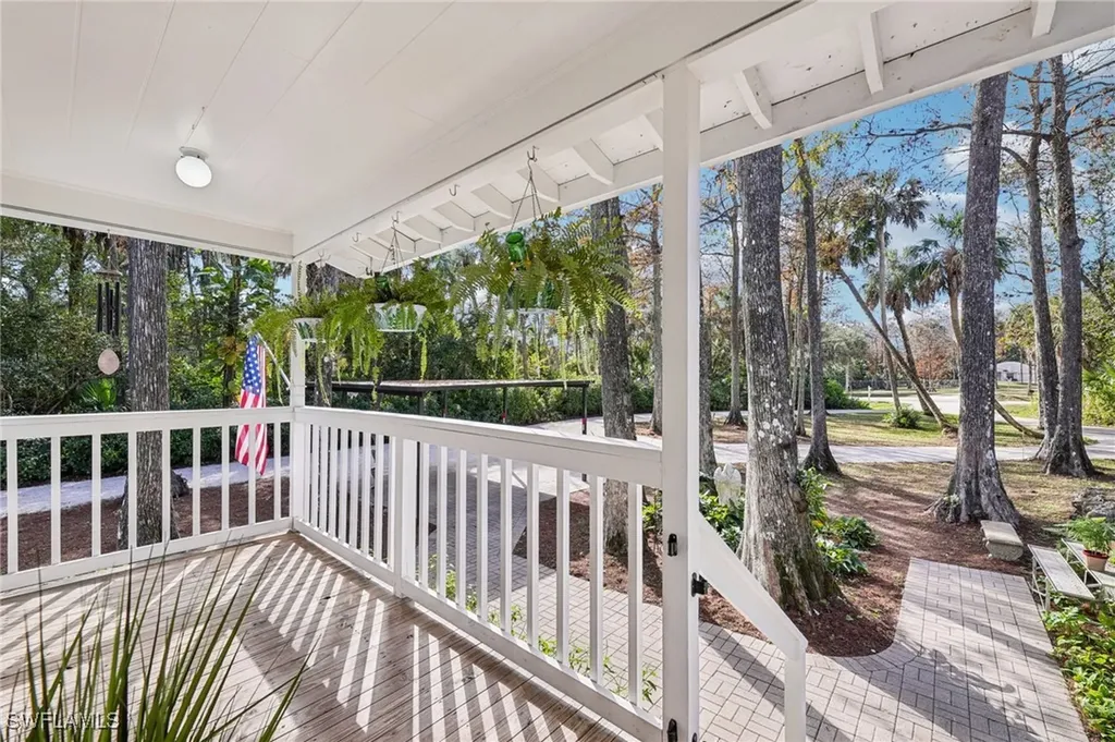 740 15th Street NW Naples FL 34120