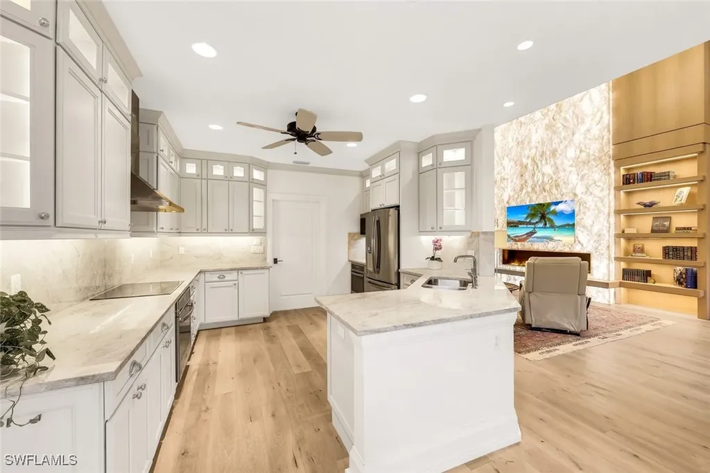 Naples FL, 6777 Southern Oak Court