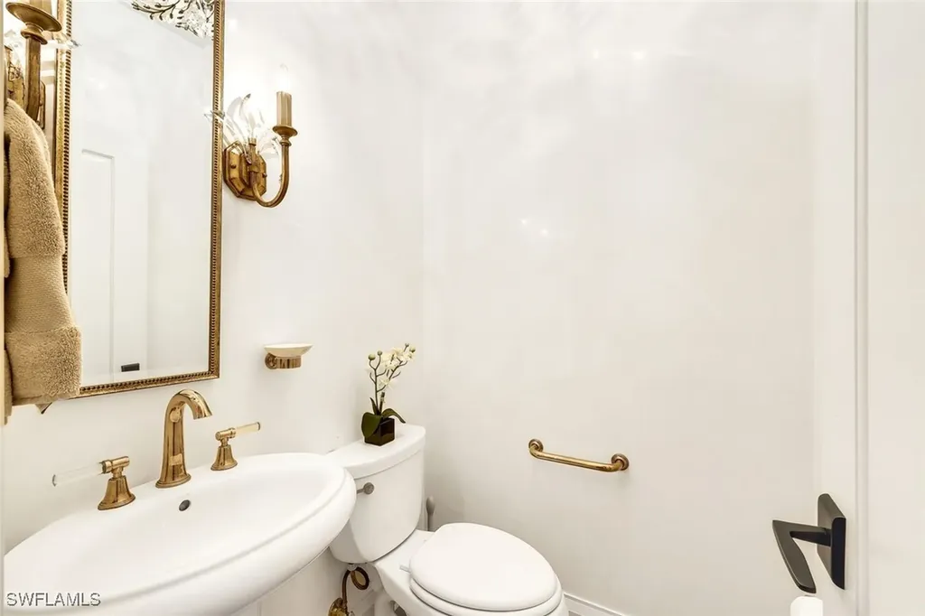 6777 Southern Oak Court Naples FL 34109