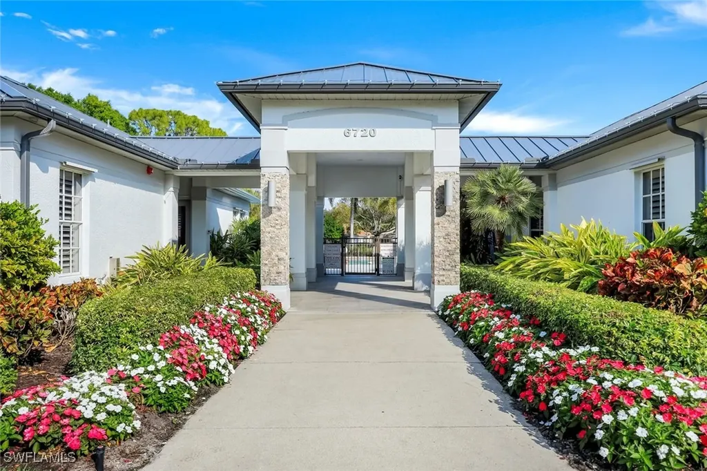 6777 Southern Oak Court Naples FL 34109