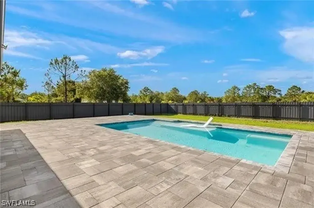 2552 70th Avenue NE Naples FL 34120