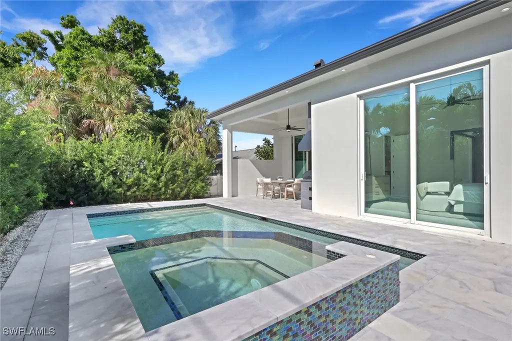 522 98th Avenue N Naples FL 34108