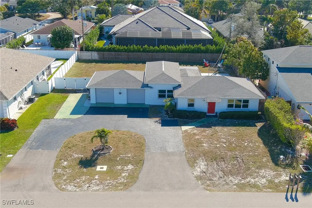 714 105th Avenue N Naples FL 34108