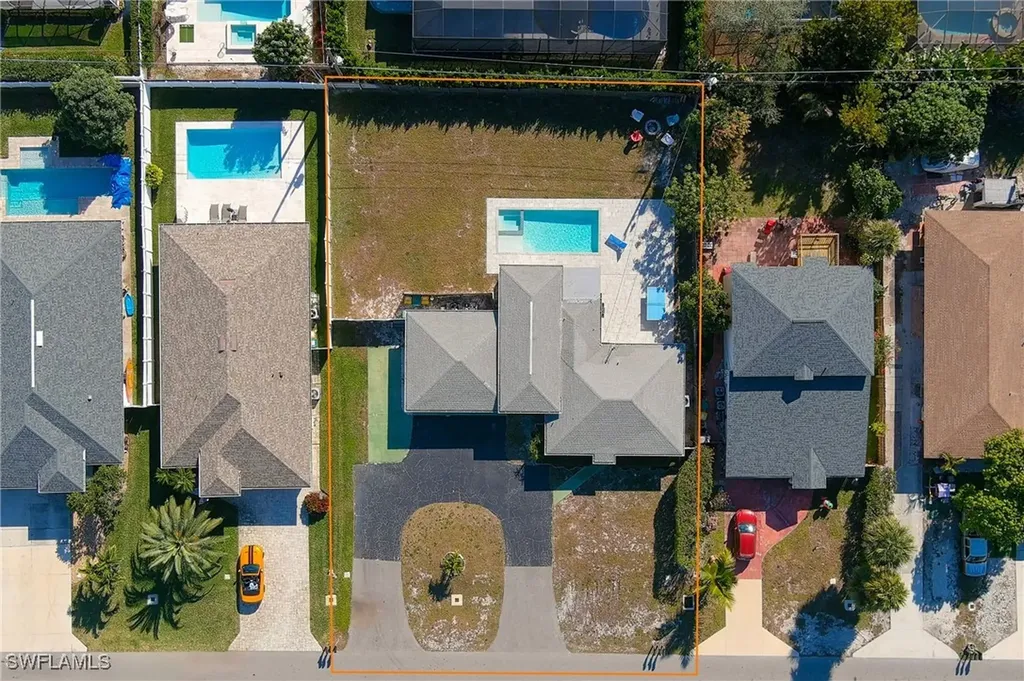 714 105th Avenue N Naples FL 34108