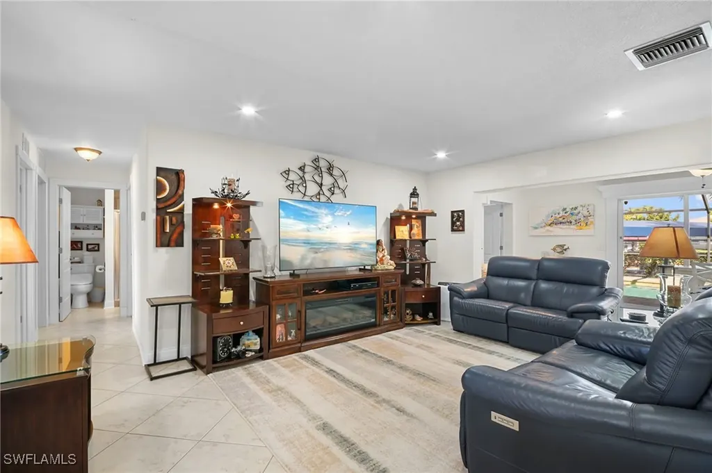 101 SE 41st Terrace Cape Coral FL 33904