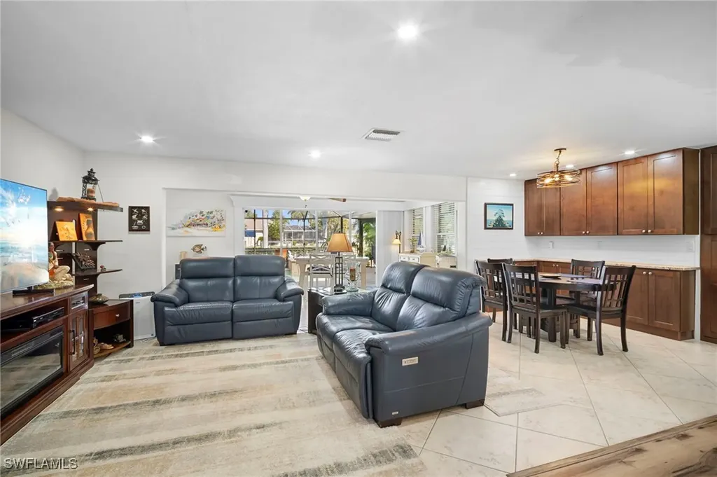 101 SE 41st Terrace Cape Coral FL 33904