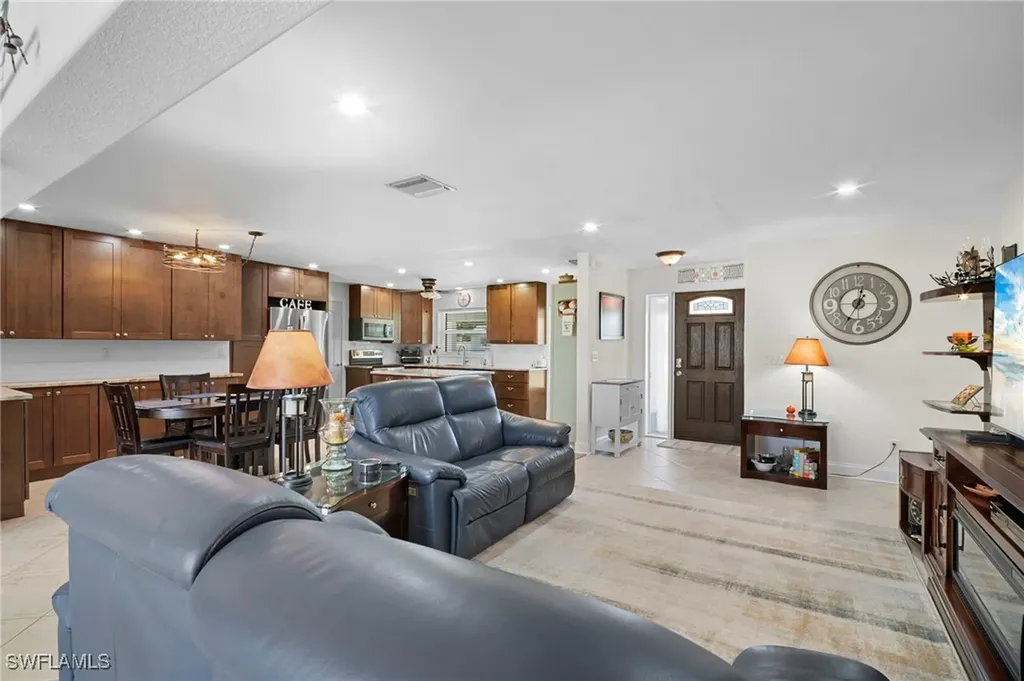 101 SE 41st Terrace Cape Coral FL 33904