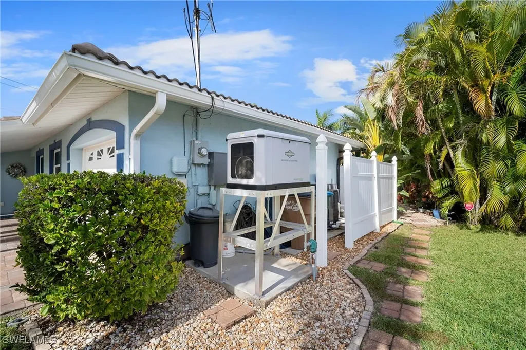 101 SE 41st Terrace Cape Coral FL 33904