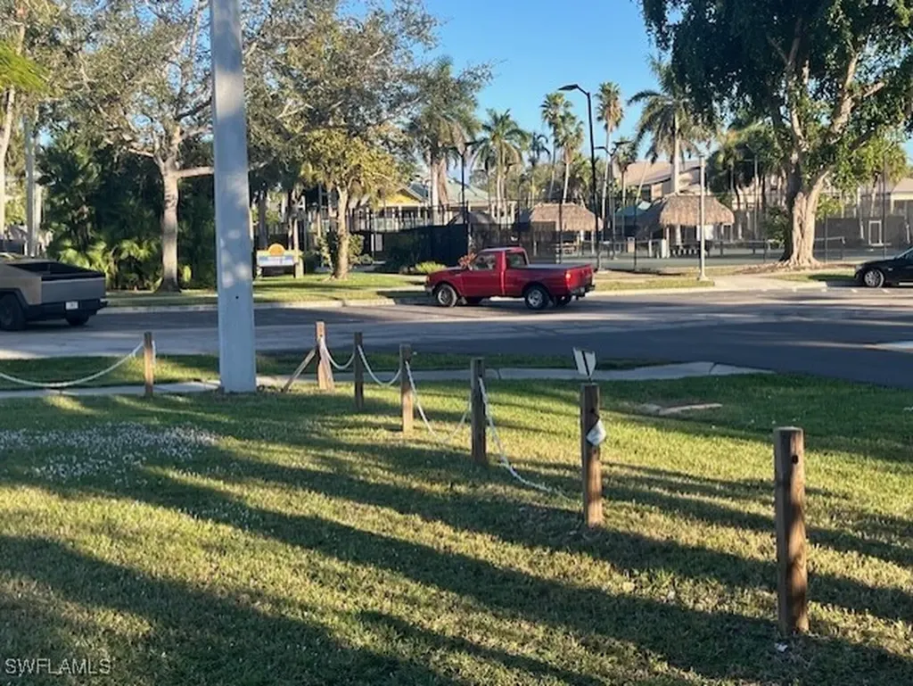 680 Park Street Naples FL 34102