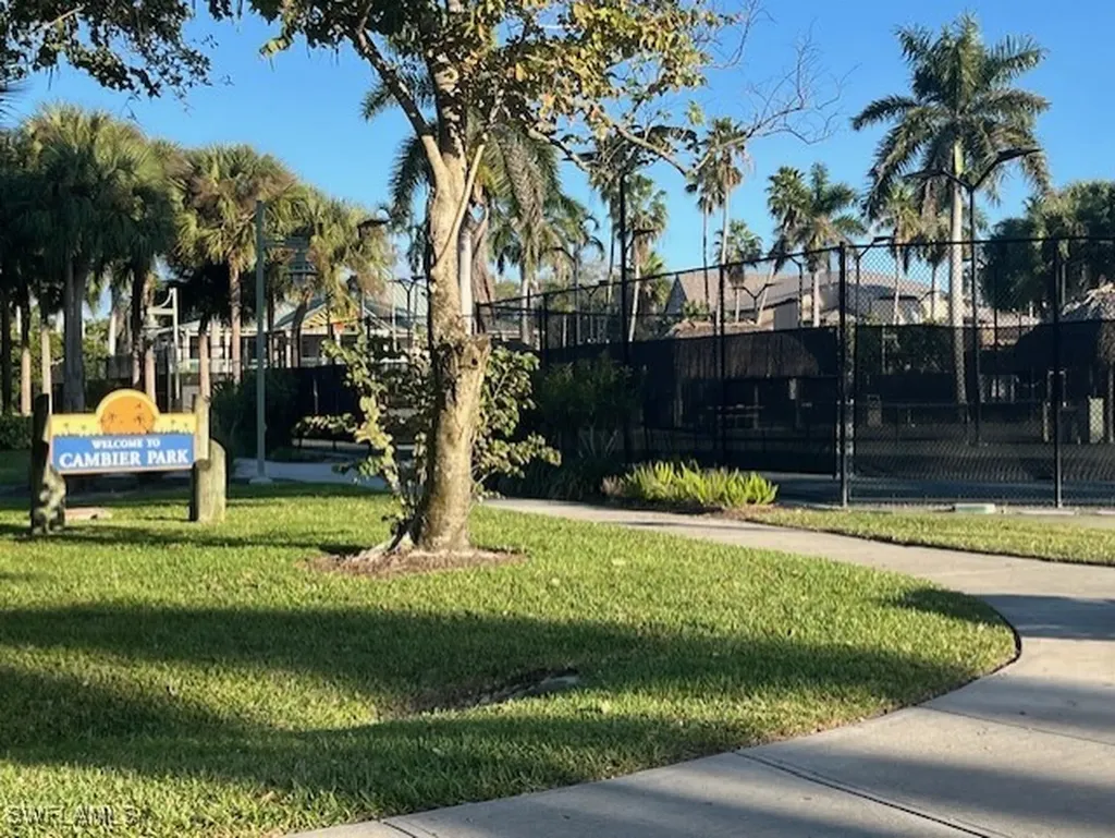 680 Park Street Naples FL 34102