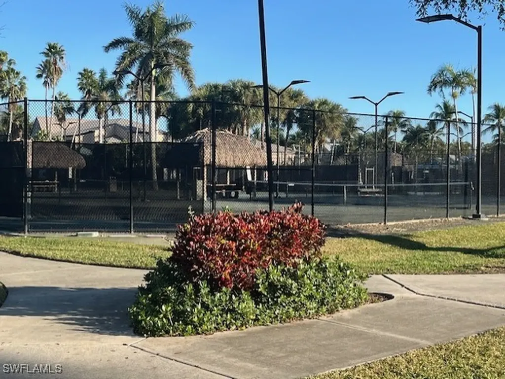 680 Park Street Naples FL 34102
