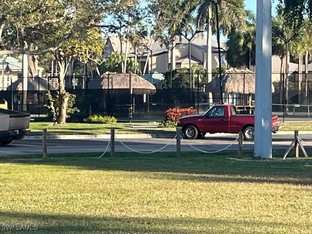 680 Park Street Naples FL 34102