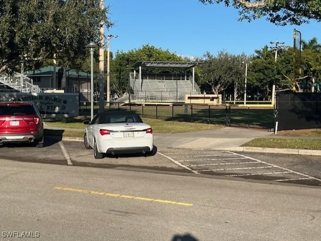 680 Park Street Naples FL 34102