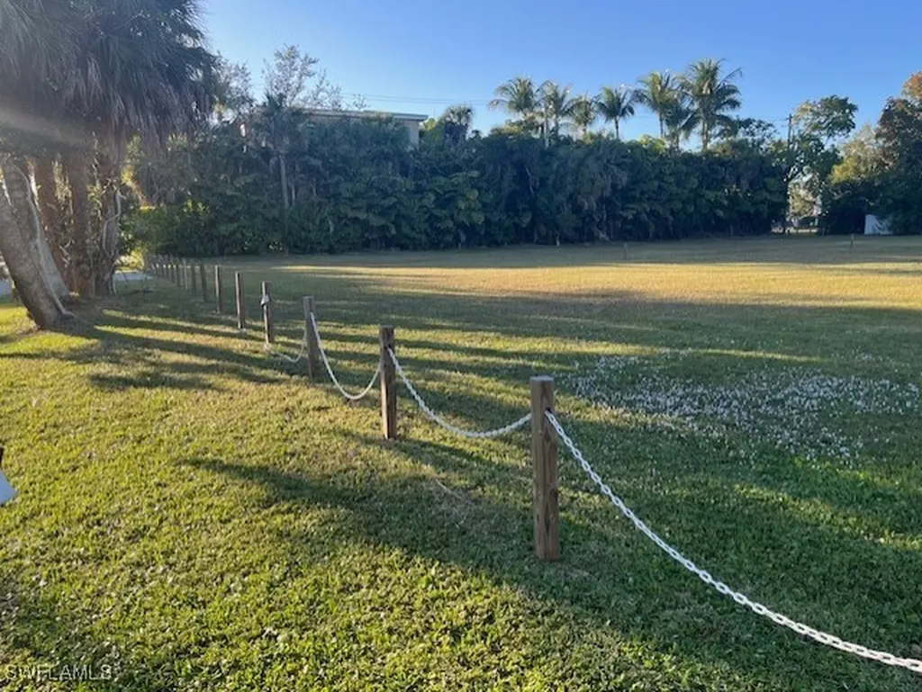 680 Park Street Naples FL 34102