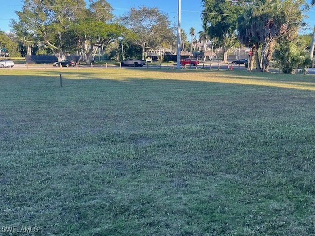 680 Park Street Naples FL 34102